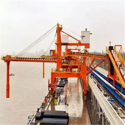 Ładowarka śrubowa do transportu materiałów sypkich w terminalu portu morskiego