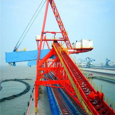 Ładowarka śrubowa do transportu materiałów sypkich w terminalu portu morskiego