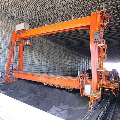 Regenerator z układarką suwnicową typu Gantry do składowania wzdłużnego o małej przestrzeni