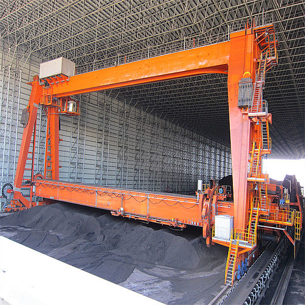 Regenerator z układarką suwnicową typu Gantry do składowania wzdłużnego o małej przestrzeni