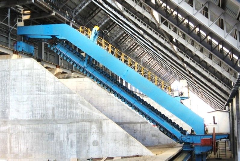 Zgarniacz typu Gantry do obsługi ładunków masowych na składowisku